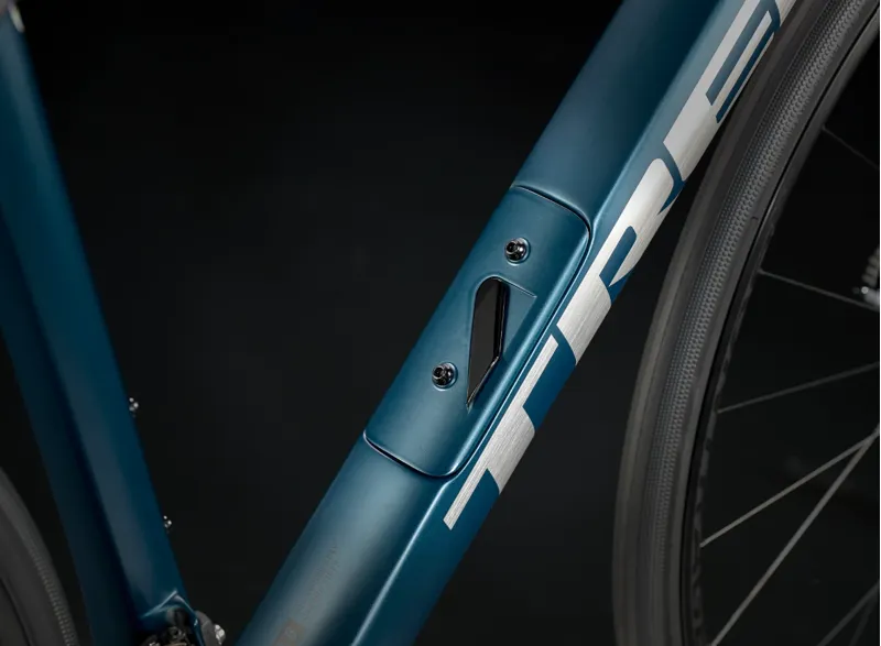 Trek Domane SL 6 Gen 3 Disc Carbon Road Bike 2023 in Satin Dark Aquatic-7